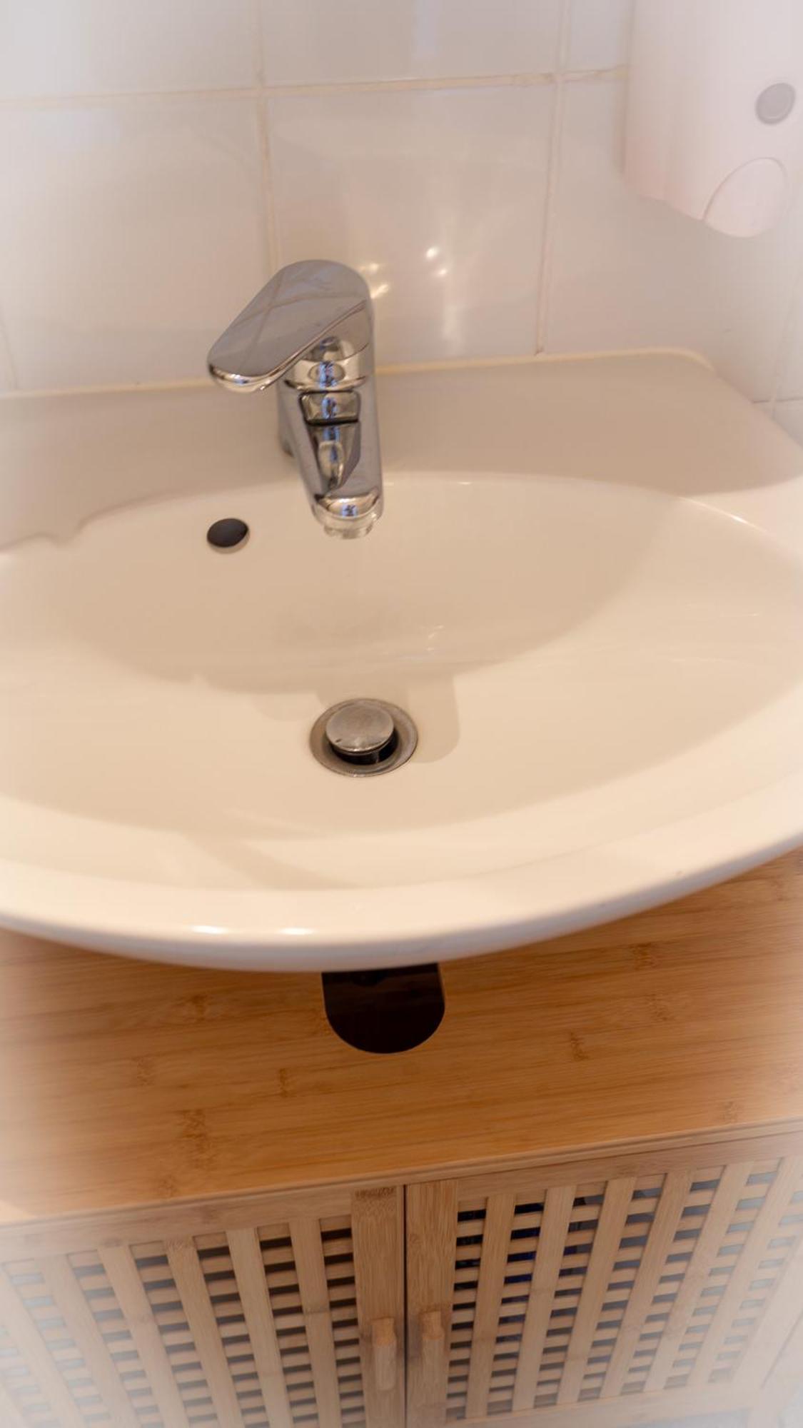 - Good & Calm Location - Contactless Check-in Apartment *